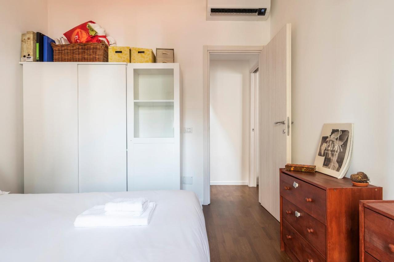 Cozy Near Station Apartment Mailand